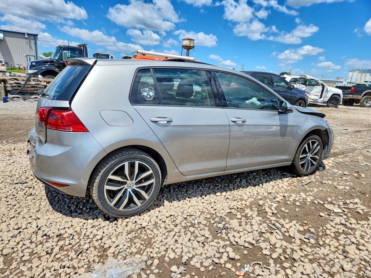 2015 Volkswagen Golf - Image 3