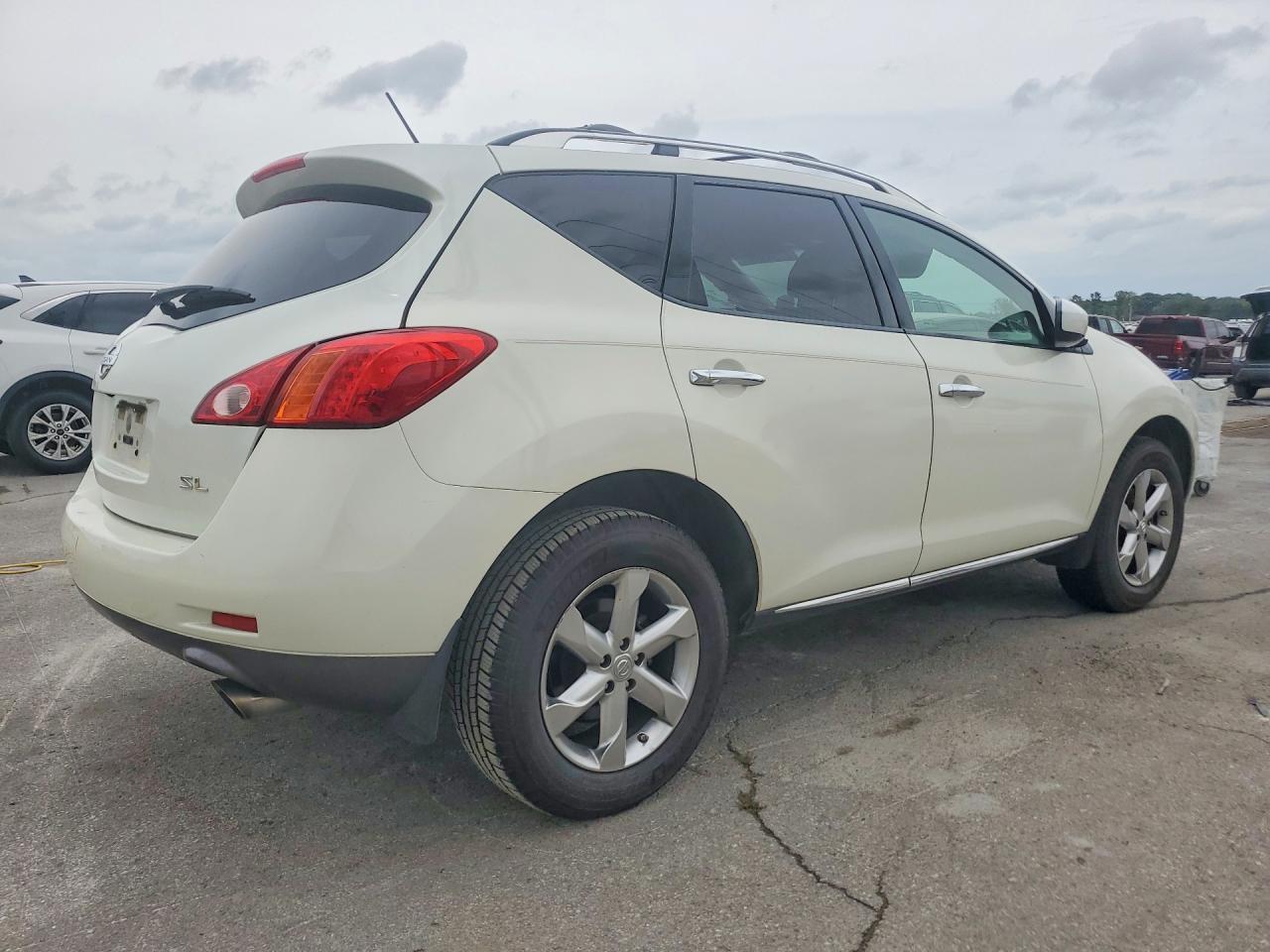 2010 Nissan Murano S - Фото 3