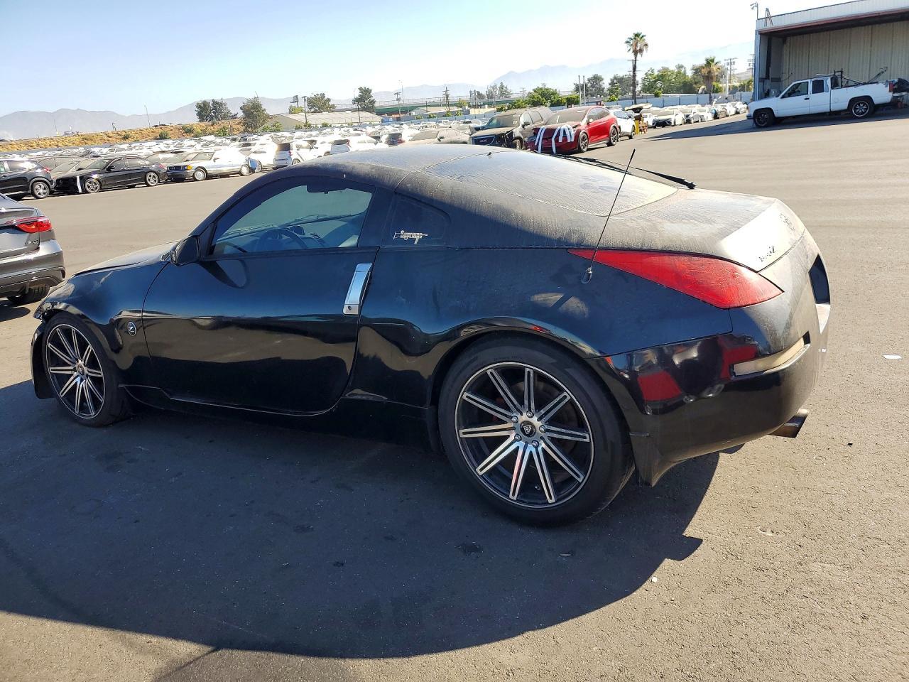 2006 Nissan 350Z Coupe - Image 2