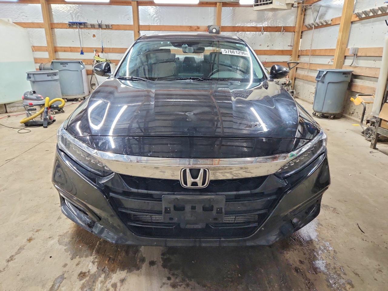 2018 Honda Accord Touring - Image 5