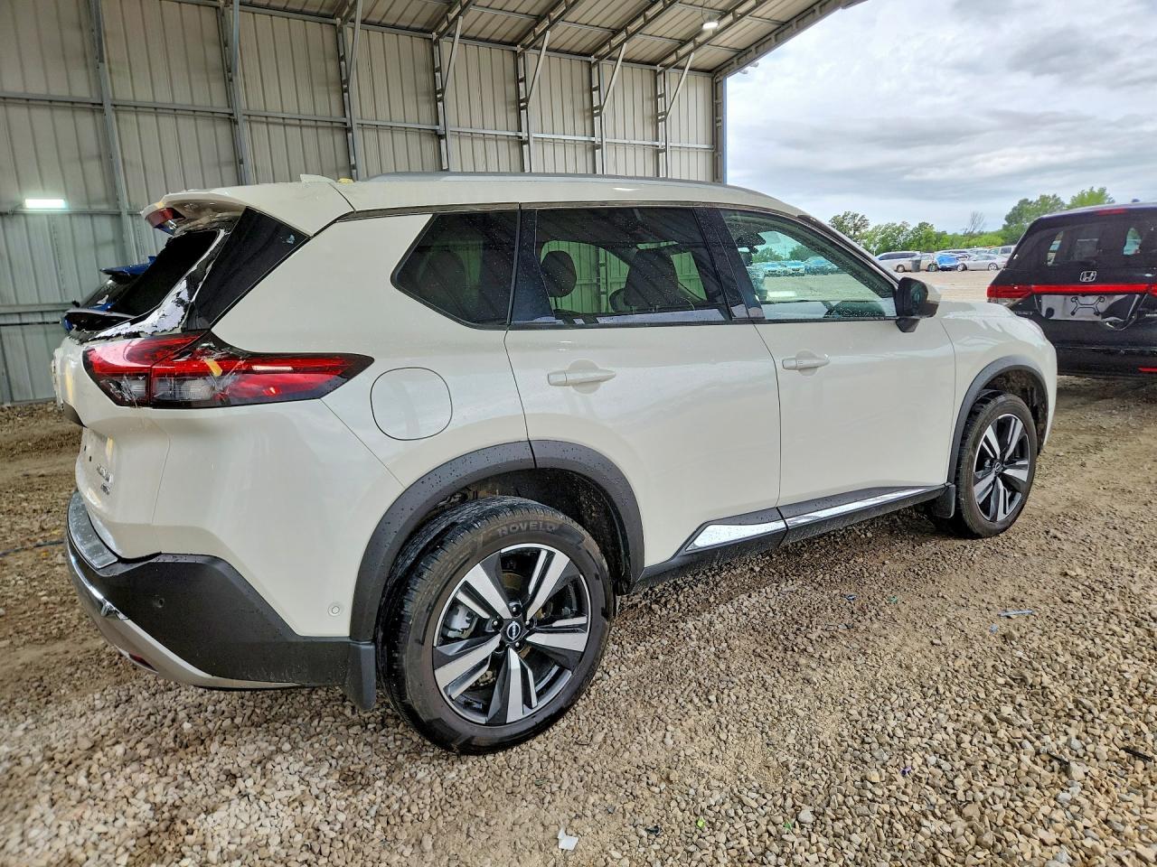 2023 Nissan Rogue Platinum - Image 3