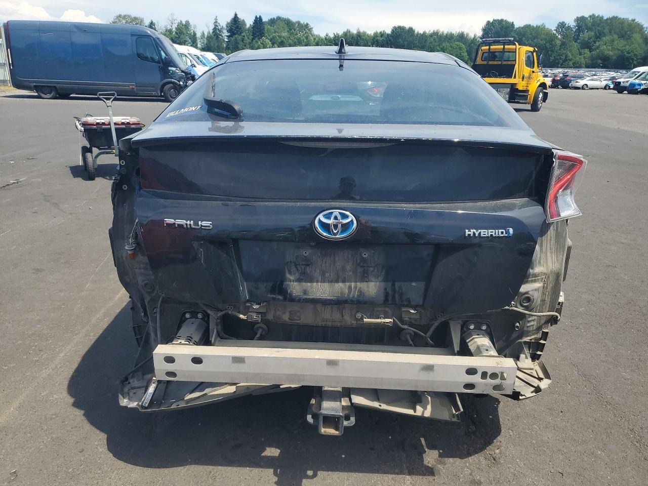 2016 Toyota Prius Four - Image 6