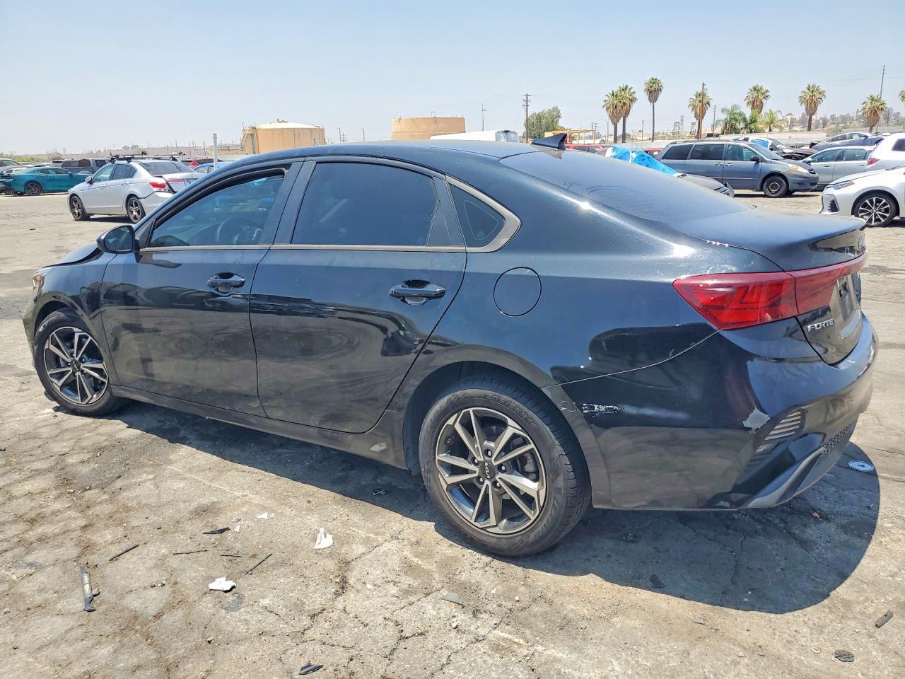 2022 Kia Forte Lxs - Image 2