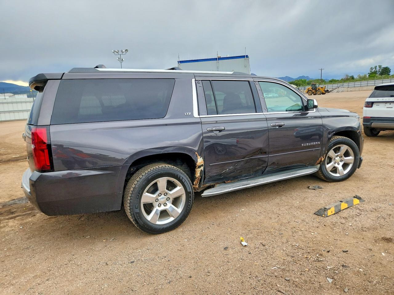 2015 Chevrolet Suburban K1500 Ltz - Image 3