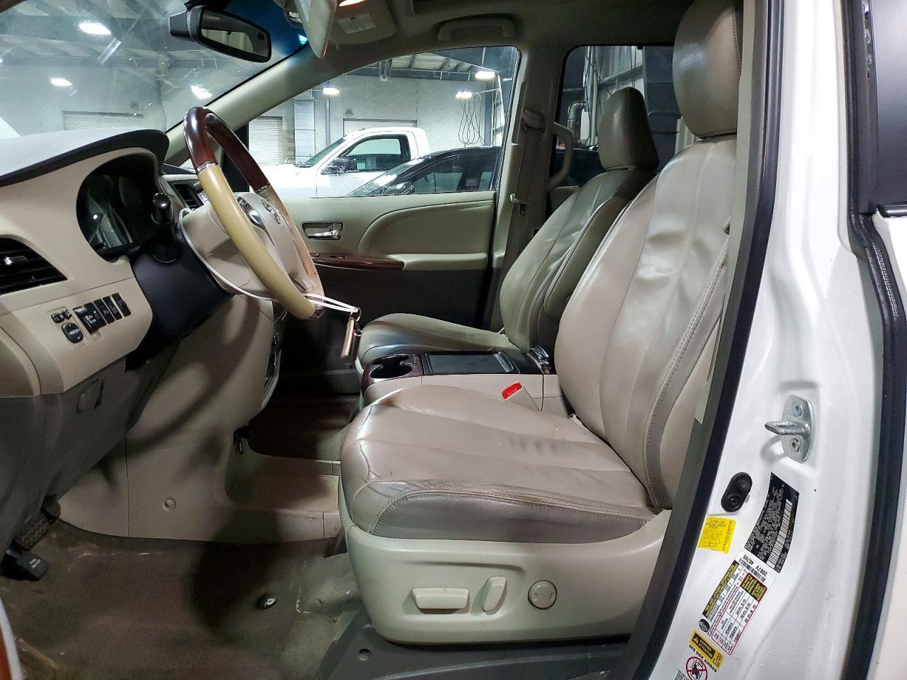 2013 Toyota Sienna Limited 7-Passenger - Фото 7