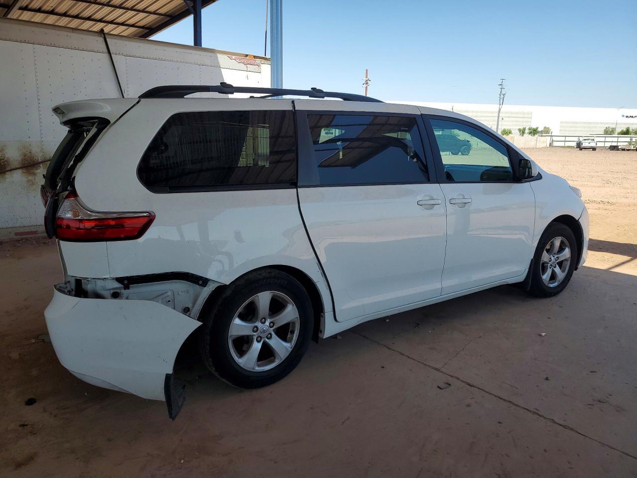 2016 Toyota Sienna Le - Image 3