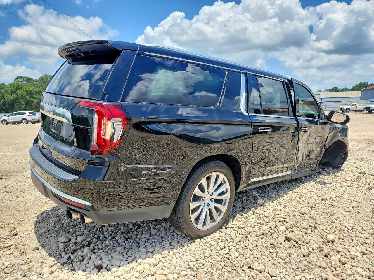 2022 GMC Yukon Xl Denali - Фото 3