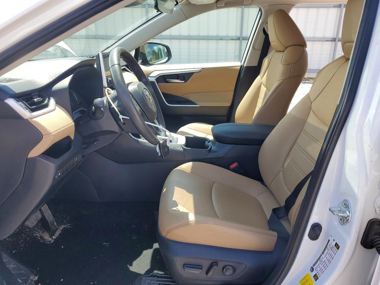 2024 Toyota Rav4 Xle Premium - Image 7