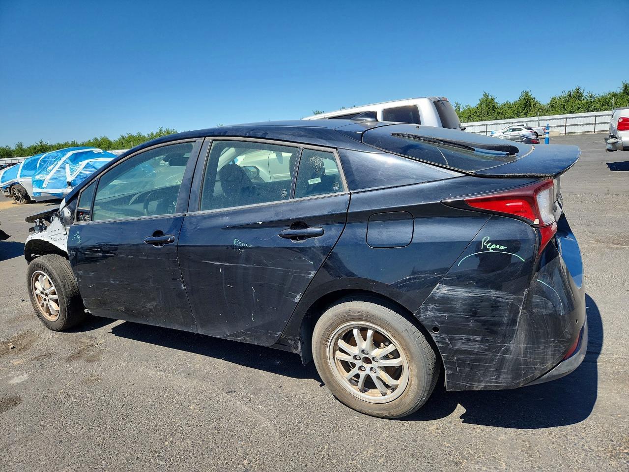 2019 Toyota Prius Le Awd-E - Image 2