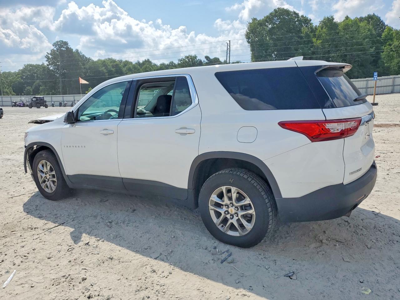2021 Chevrolet Traverse Ls - Фото 2