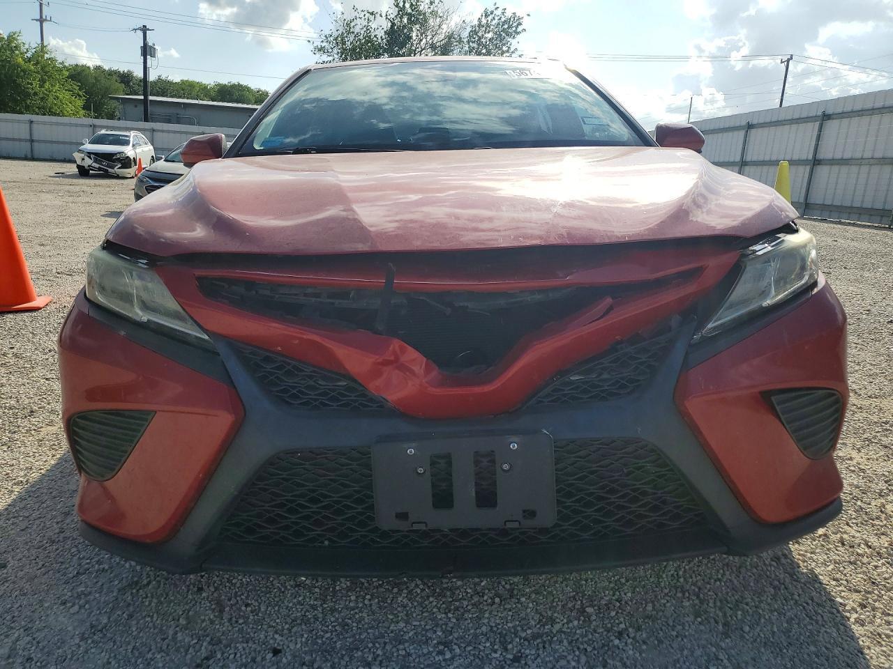 2019 Toyota Camry Se - Фото 5