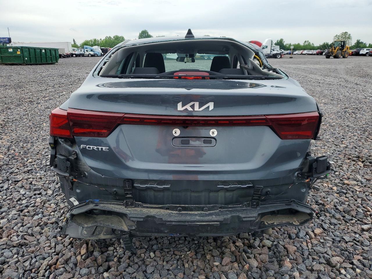 2023 Kia Forte Lxs - Image 6