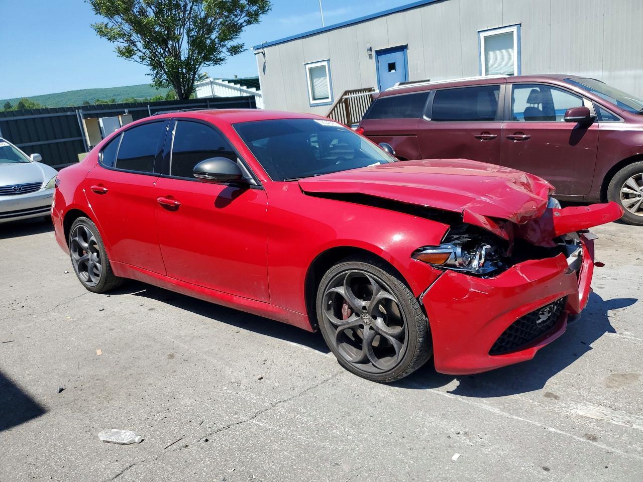 2019 Alfa Romeo Giulia - Image 4