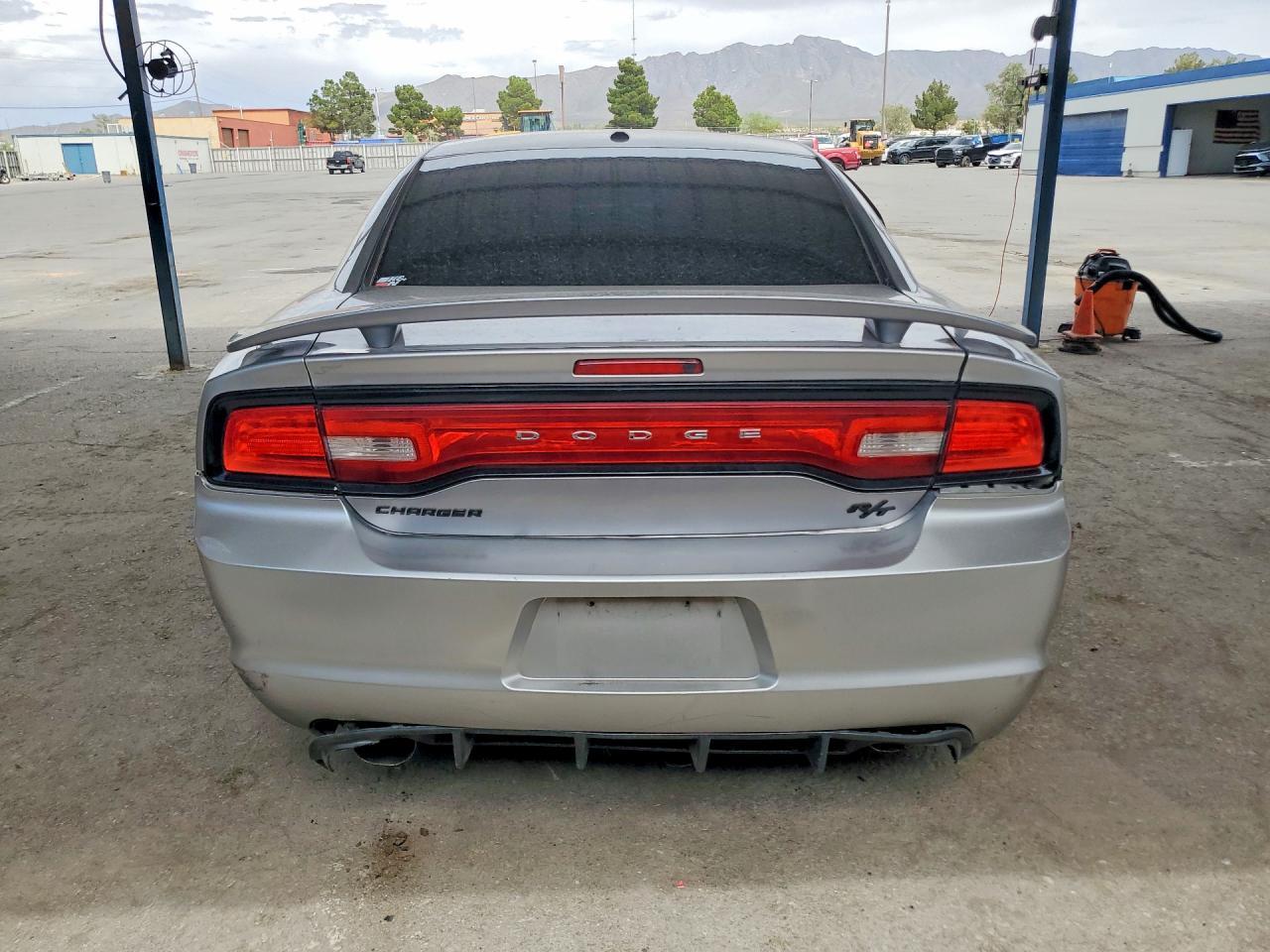 2013 Dodge Charger R - Image 6