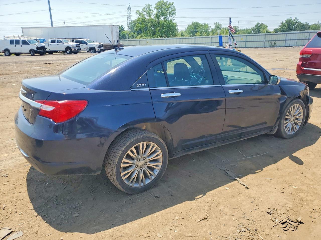 2012 Chrysler 200 Limited - Фото 3