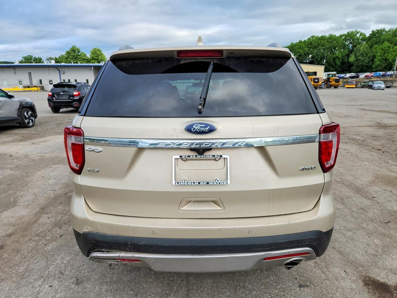 2017 Ford Explorer Xlt - Image 6