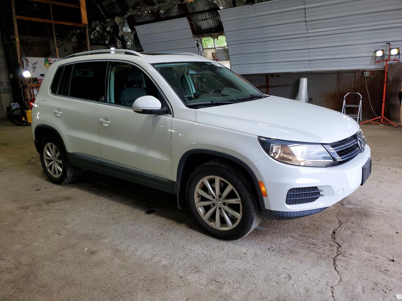 2017 Volkswagen Tiguan Wolfsburg - Фото 4