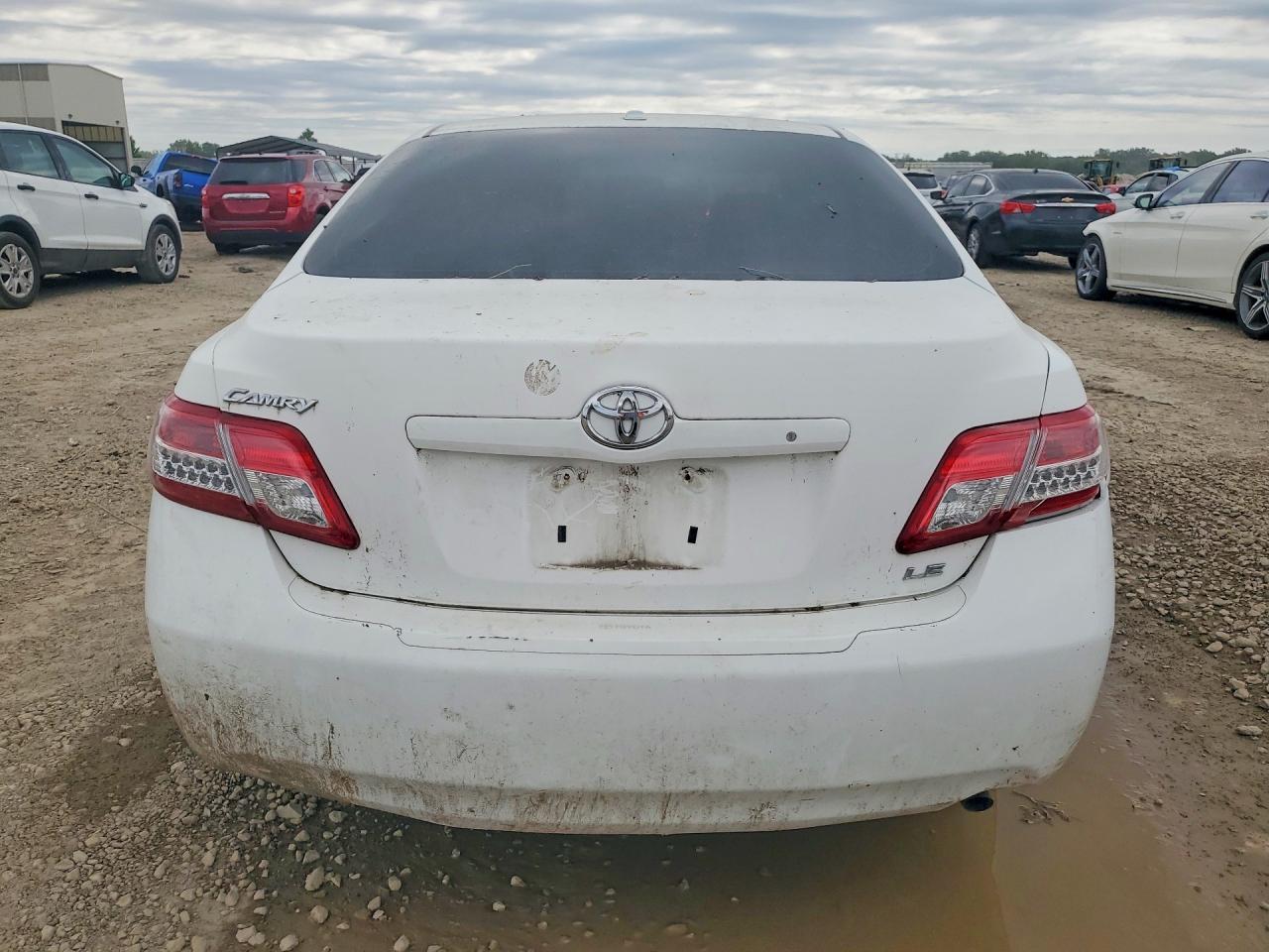 2011 Toyota Camry Le - Фото 6