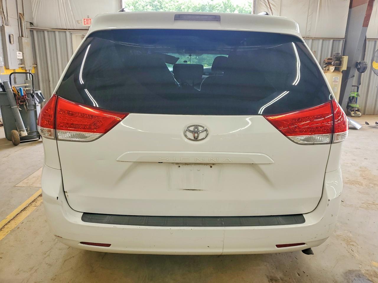 2011 Toyota Sienna Le - Фото 6