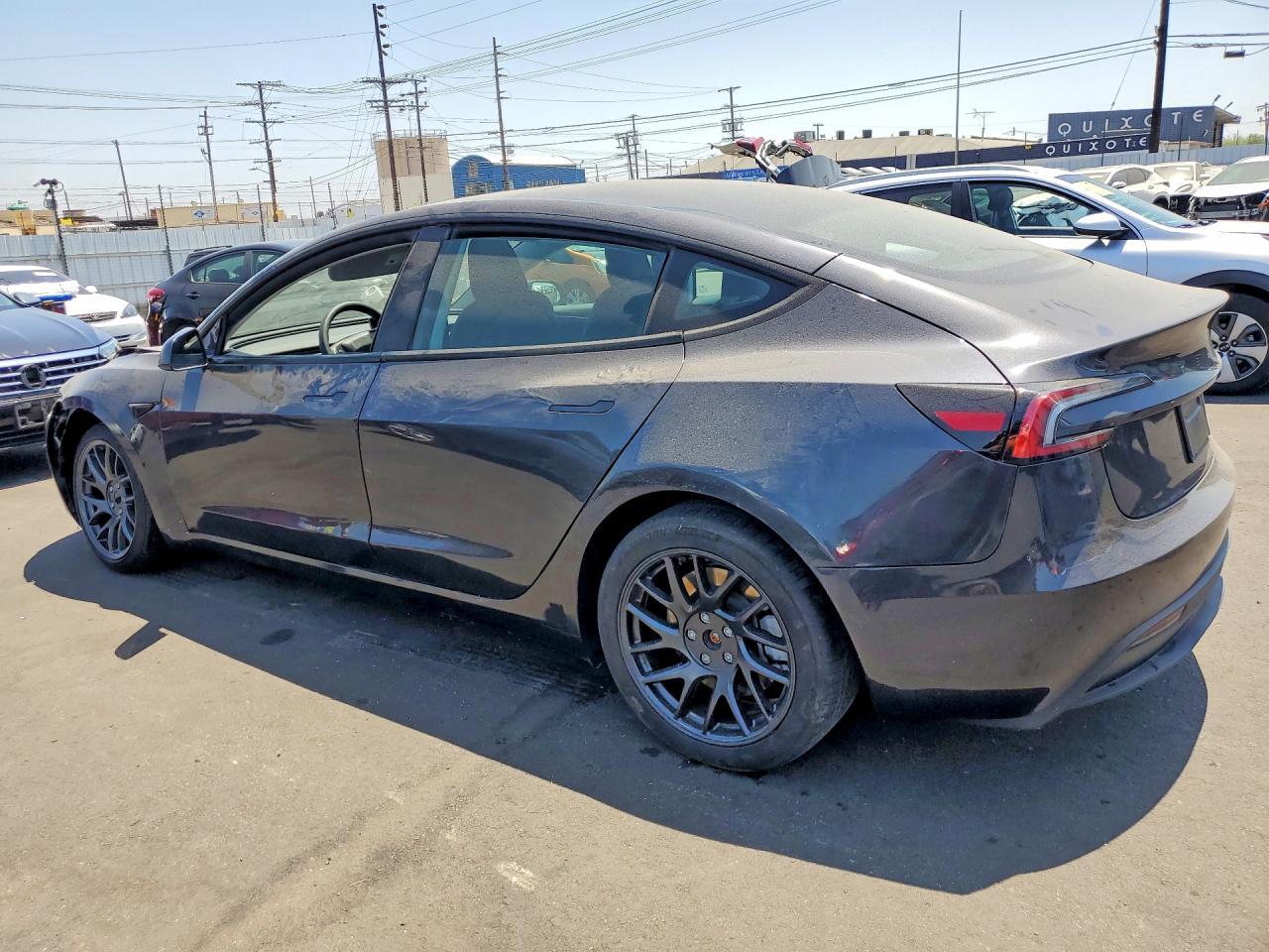 2025 Tesla Model 3 - Фото 2