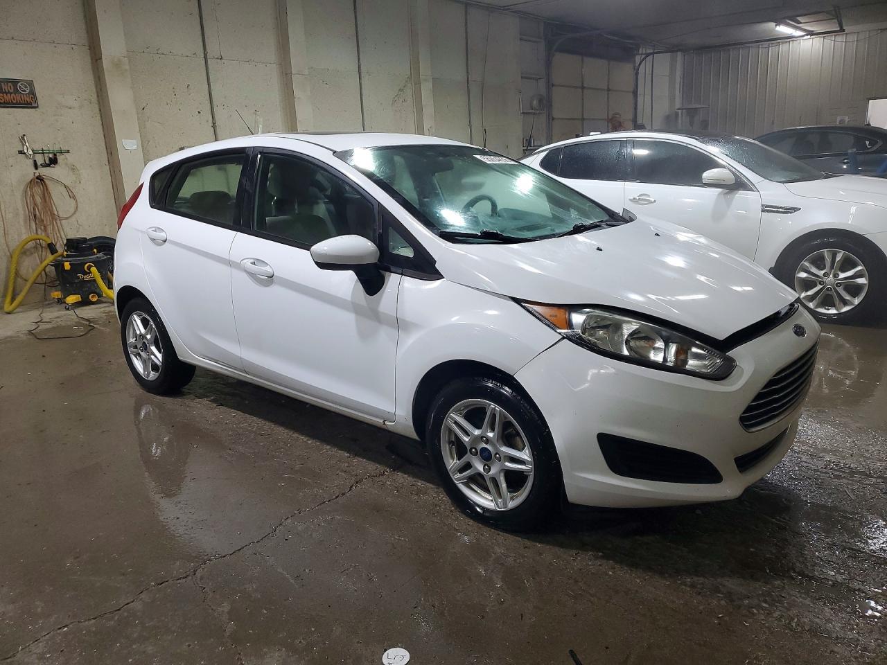2019 Ford Fiesta Se - Image 4