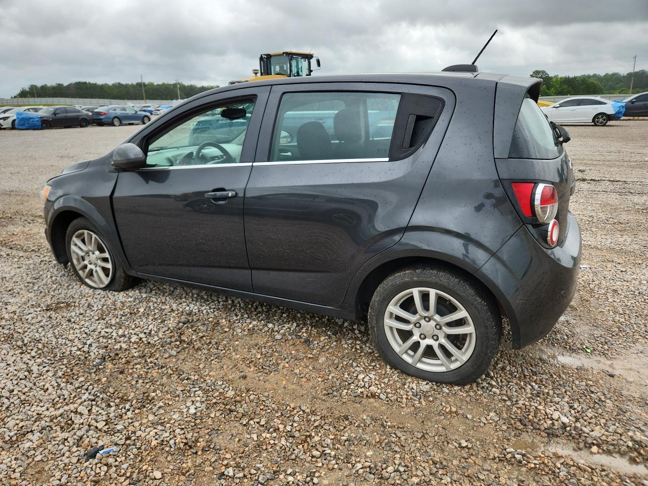 2016 Chevrolet Sonic Lt - Image 2