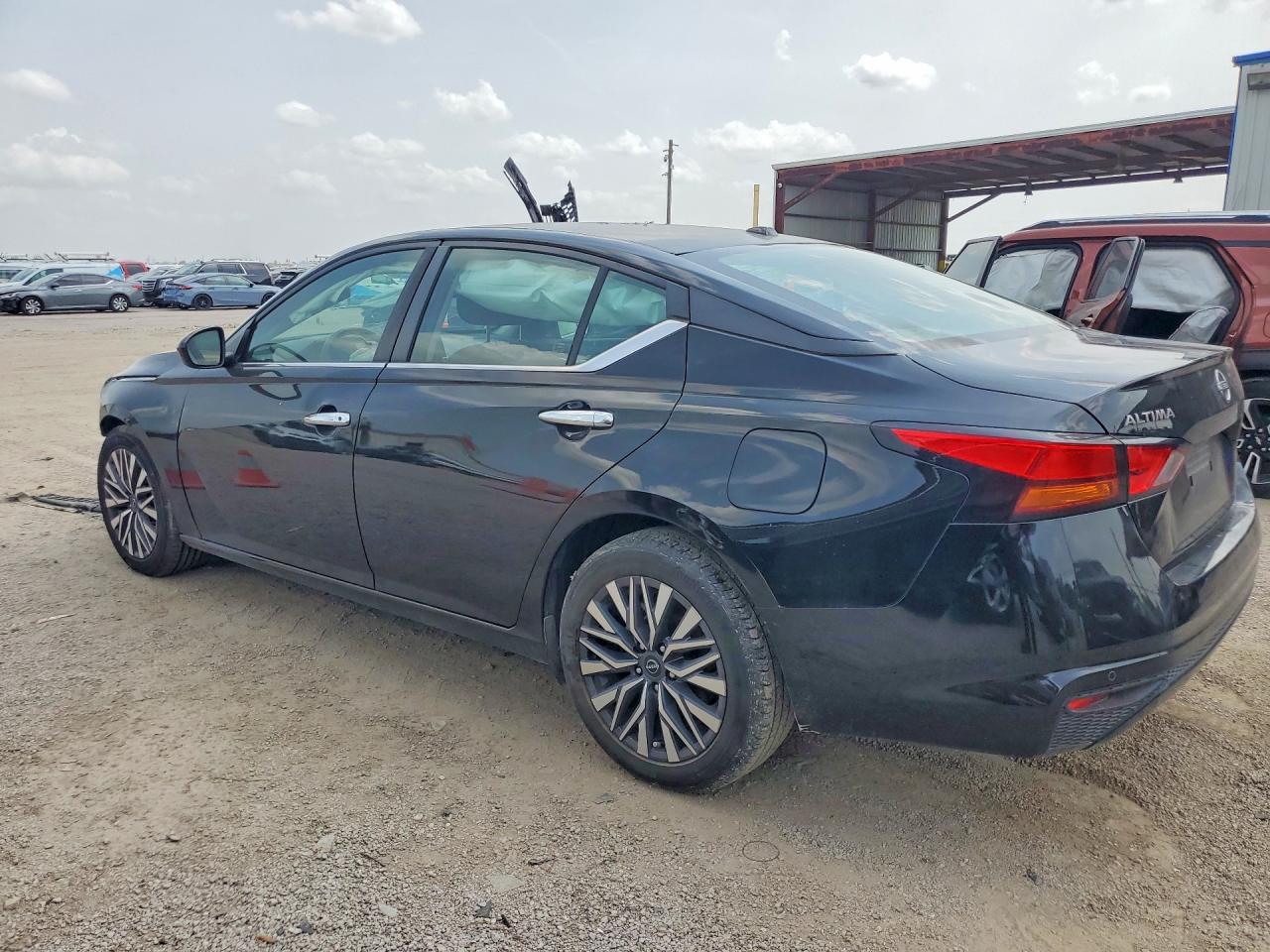 2023 Nissan Altima Sv - Image 2