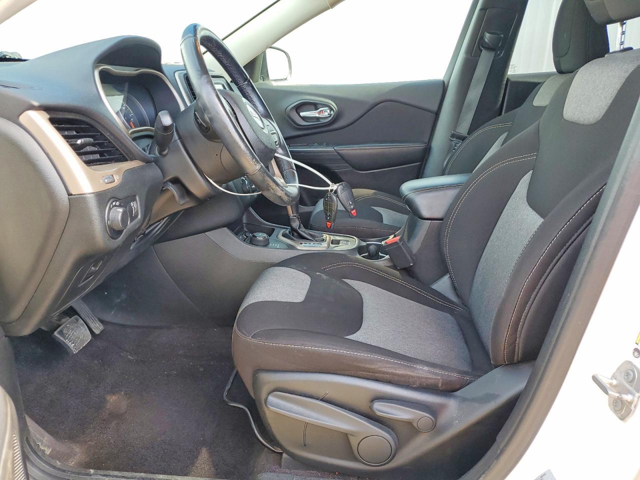 2016 Jeep Cherokee Sport - Image 7