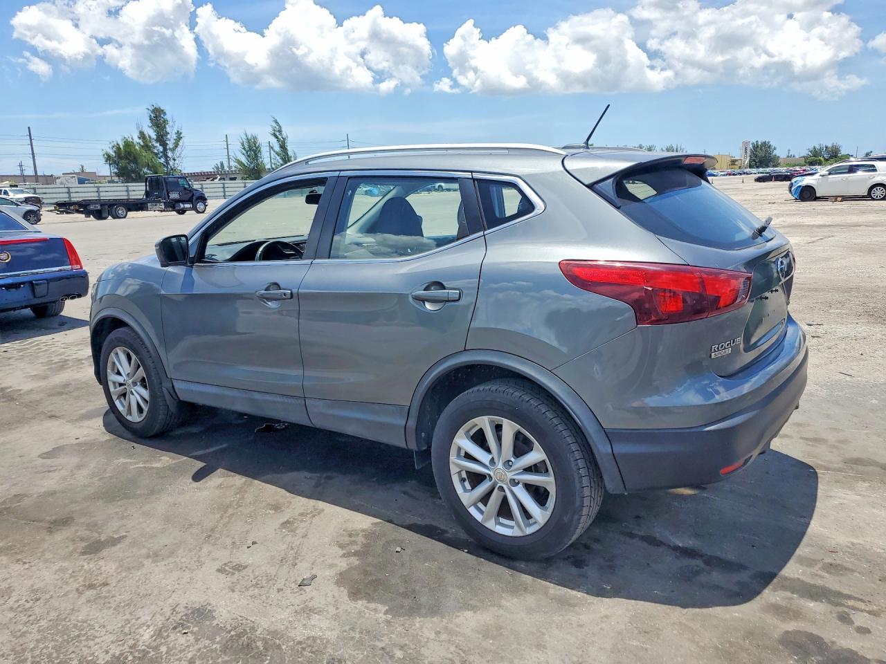2018 Nissan Rogue Sport S - Фото 2