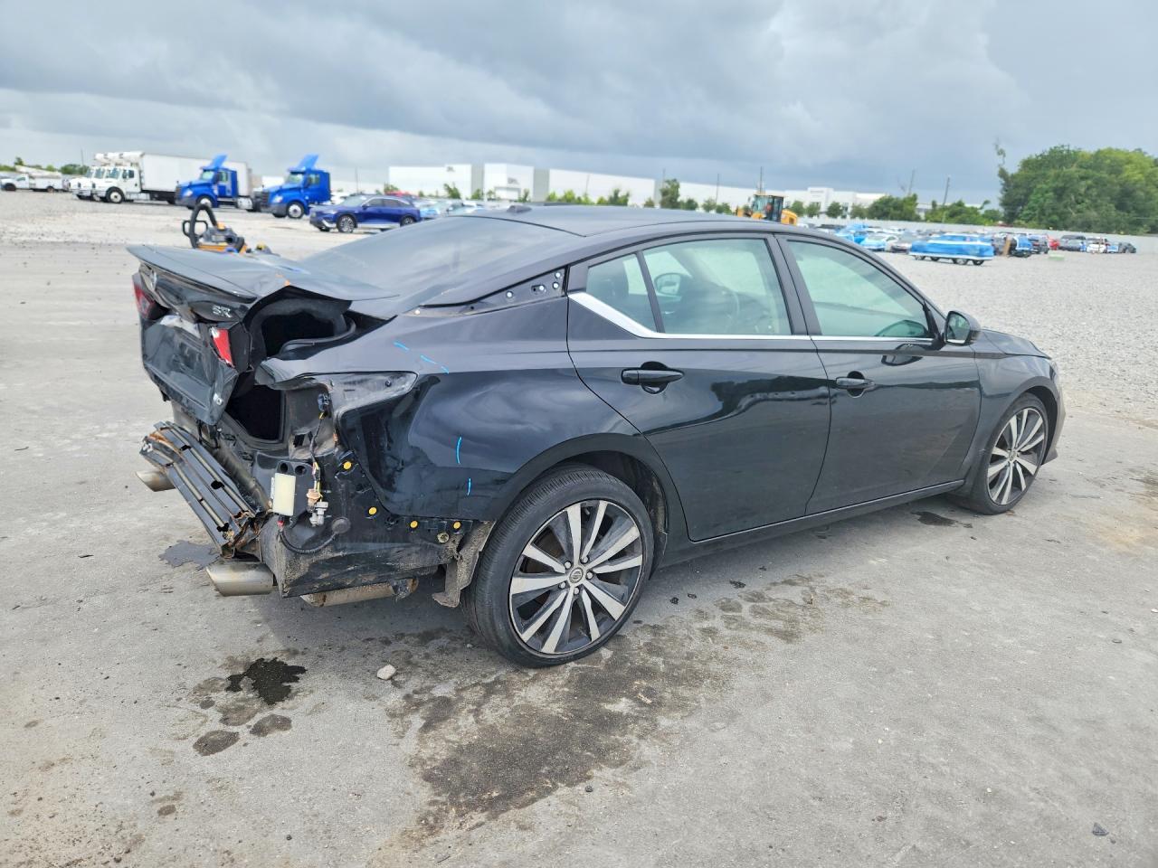 2020 Nissan Altima Sr - Фото 3