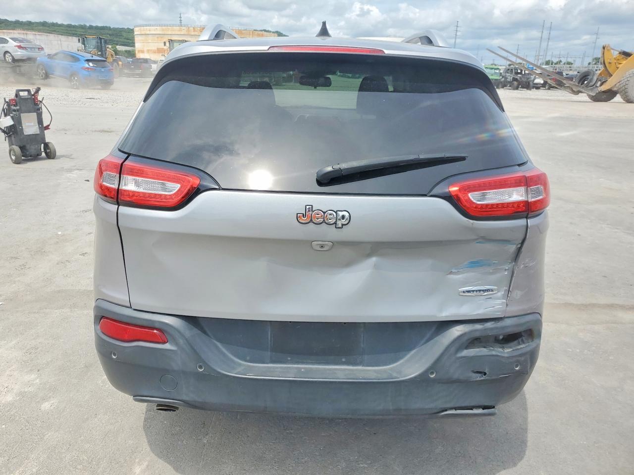 2016 Jeep Cherokee Latitude - Image 6