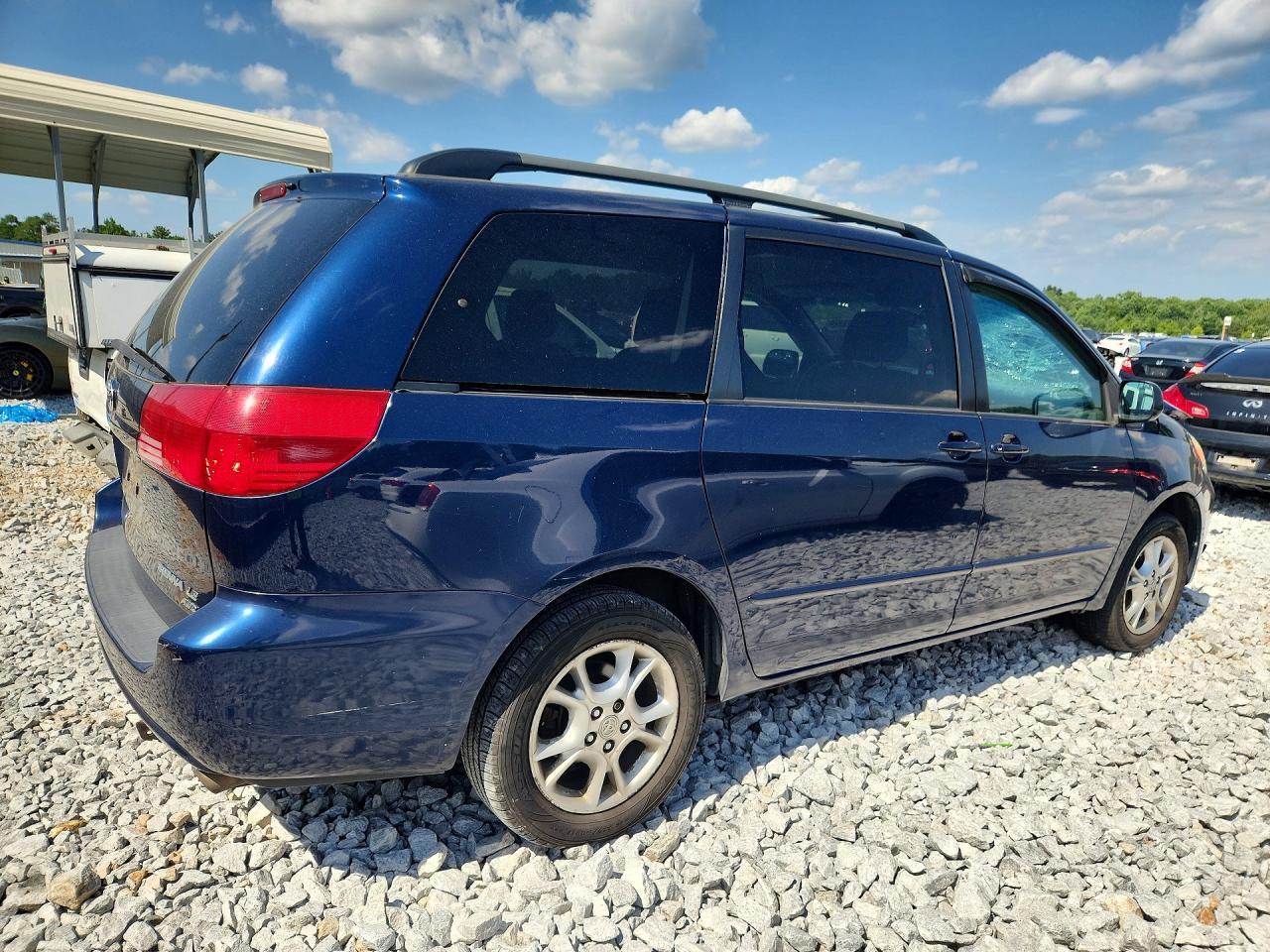 2004 Toyota Sienna Le - Image 3