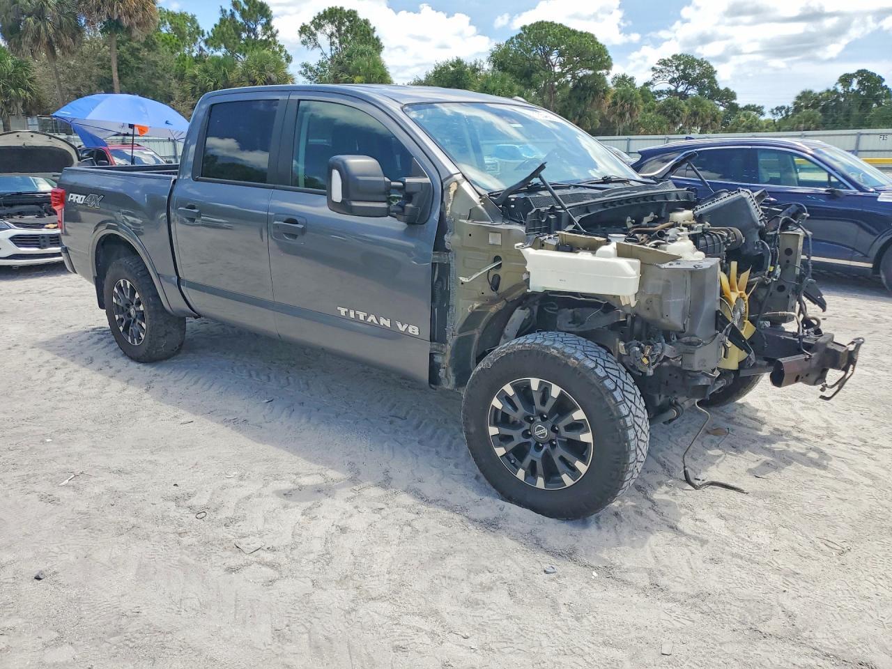 2019 Nissan Titan Pro-4X - Фото 4