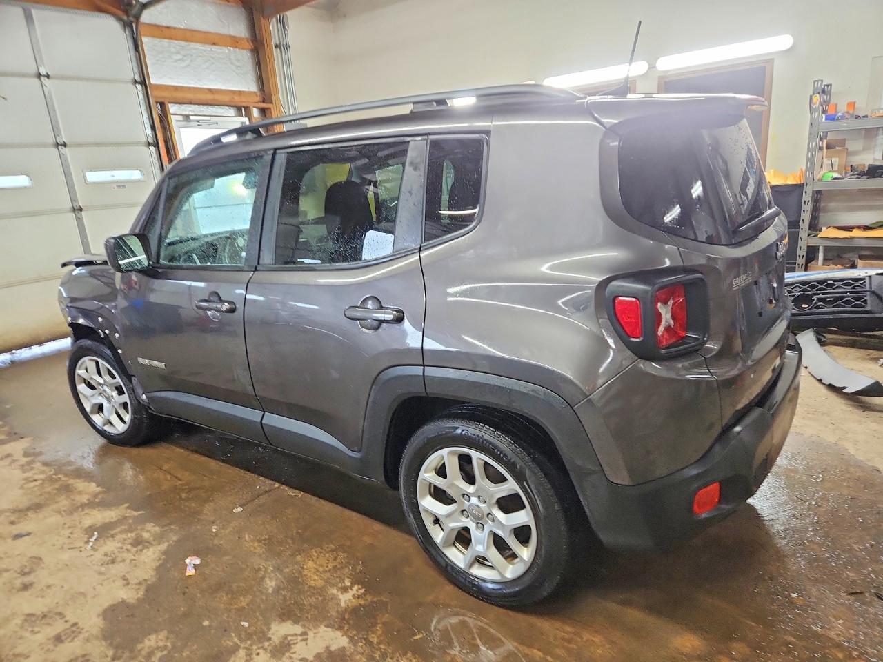 2018 Jeep Renegade Latitude - Image 2