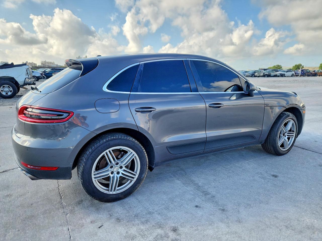 2016 Porsche Macan S - Image 3