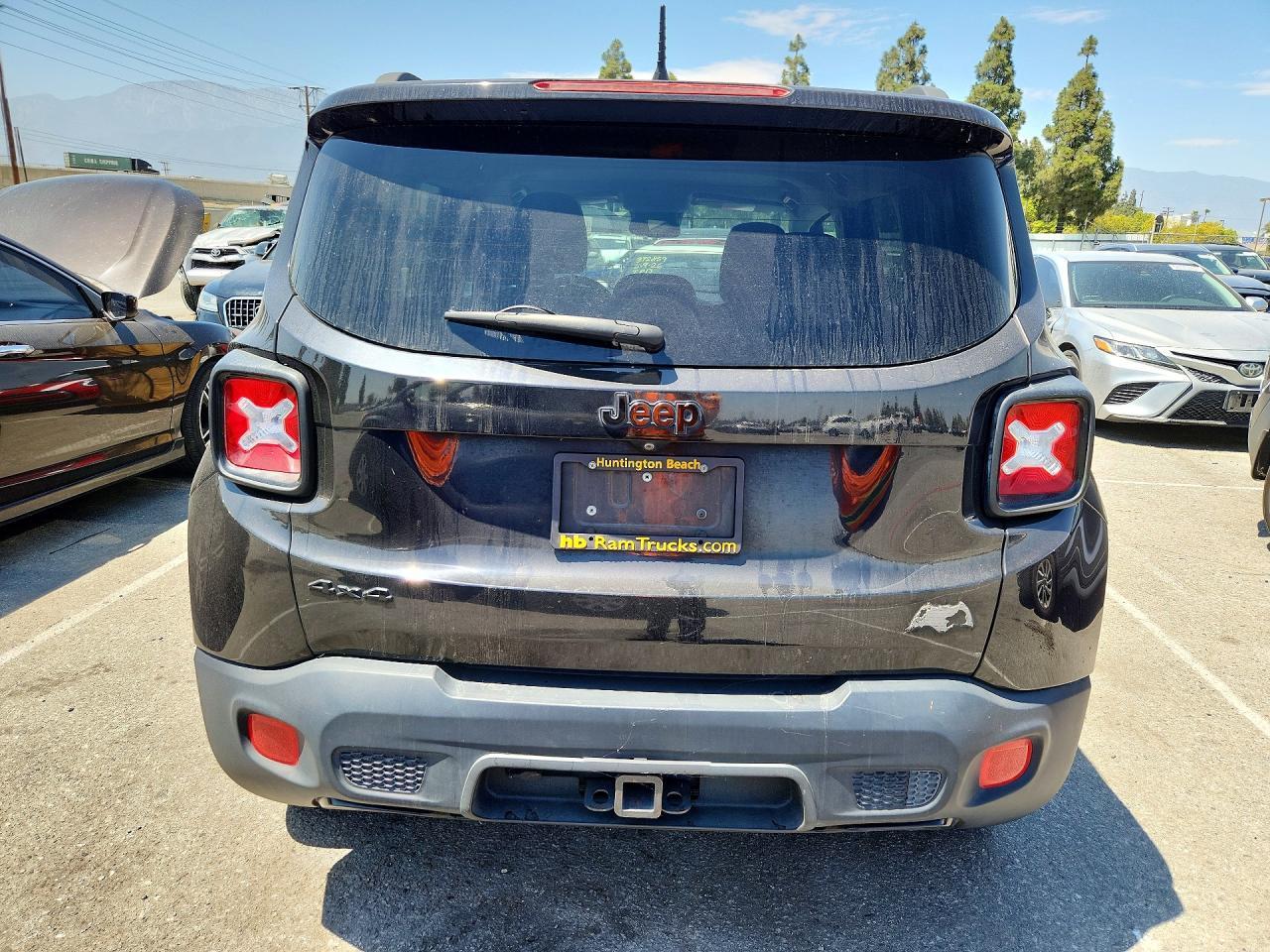 2016 Jeep Renegade Latitude - Image 6