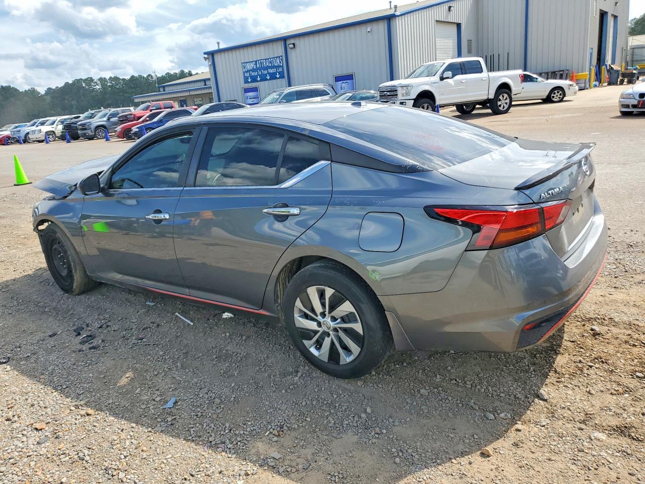 2019 Nissan Altima S - Фото 2