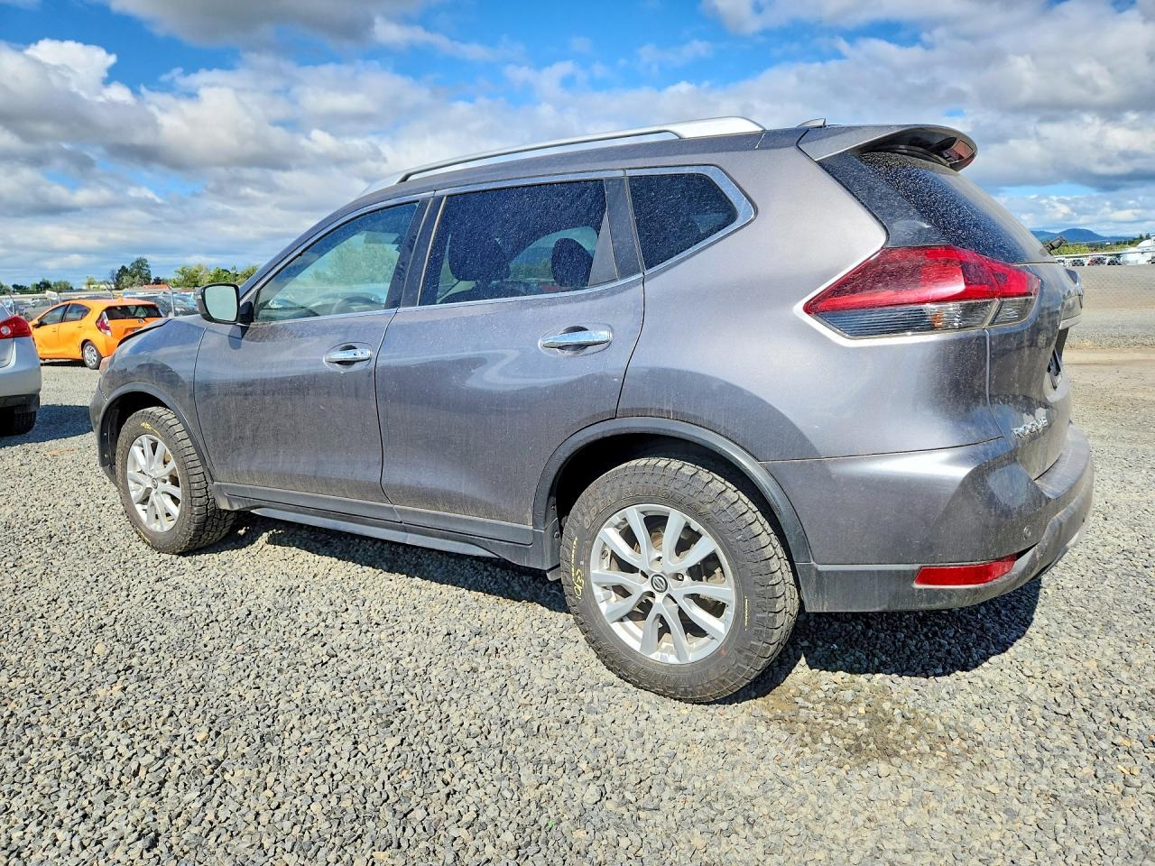 2019 Nissan Rogue Sv - Image 2