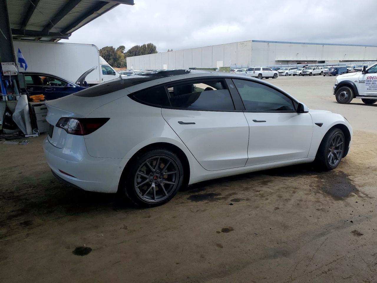 2022 Tesla Model 3 - Фото 3