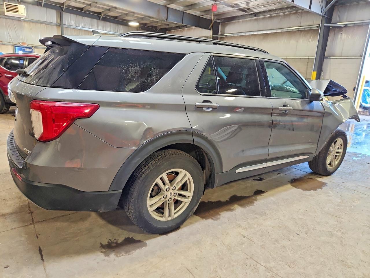 2022 Ford Explorer Xlt - Фото 3