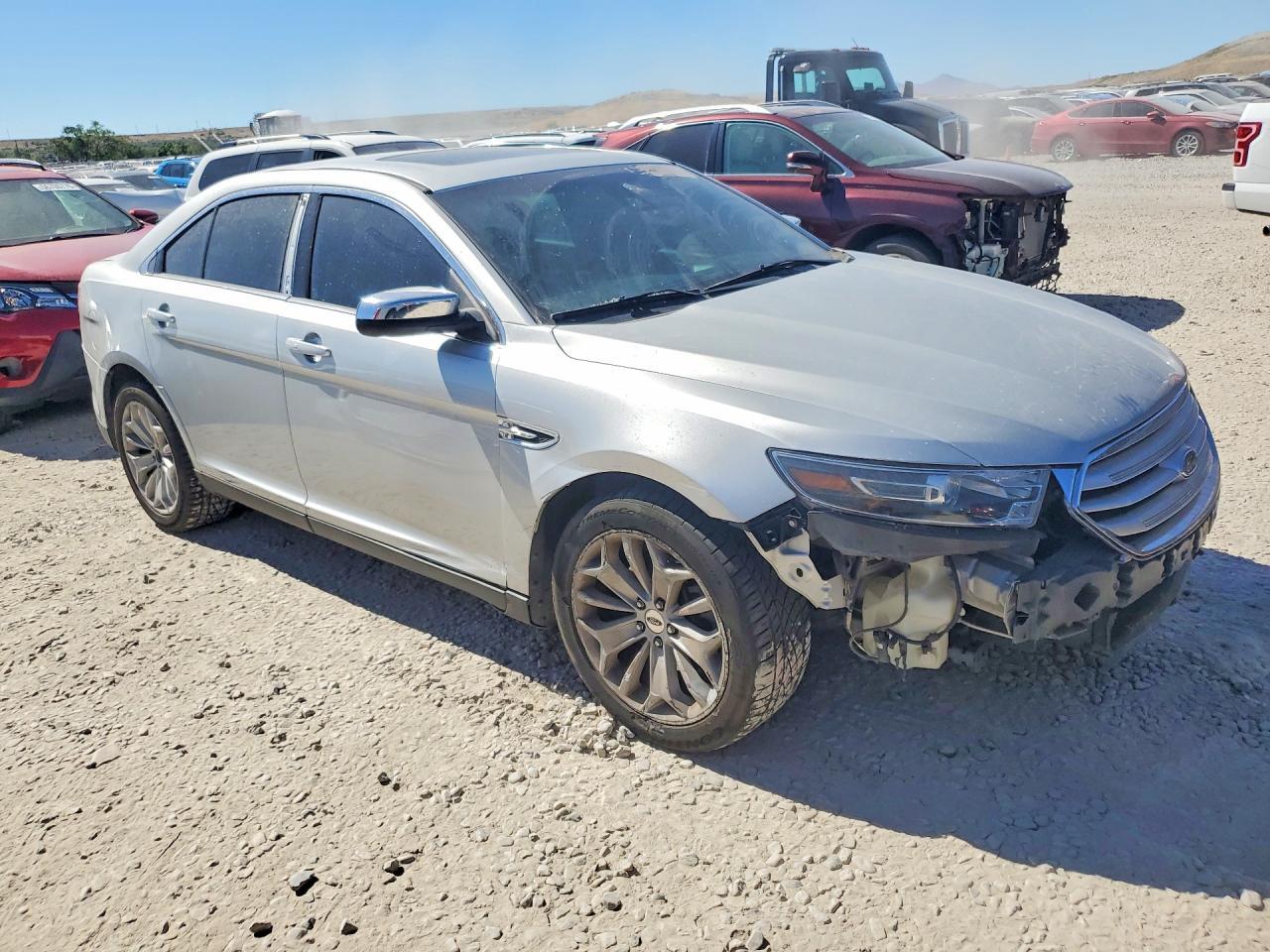 2017 Ford Taurus Limited - Image 4