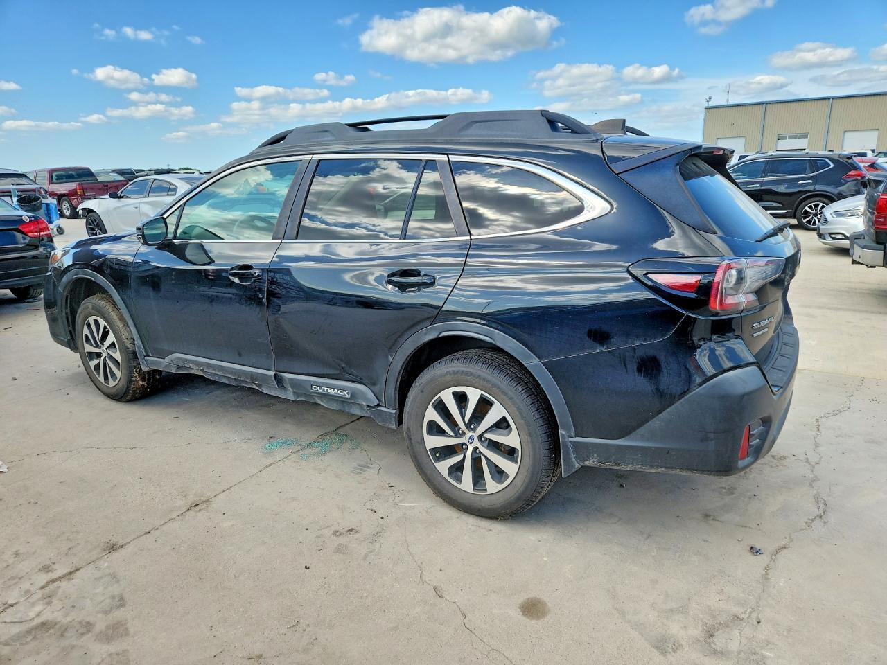 2020 Subaru Outback Premium - Image 2