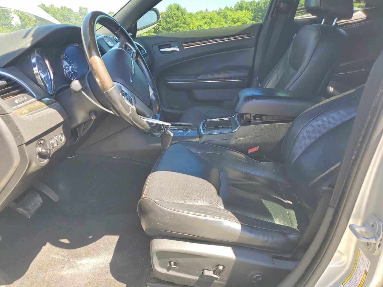 2011 Chrysler 300C - Фото 7