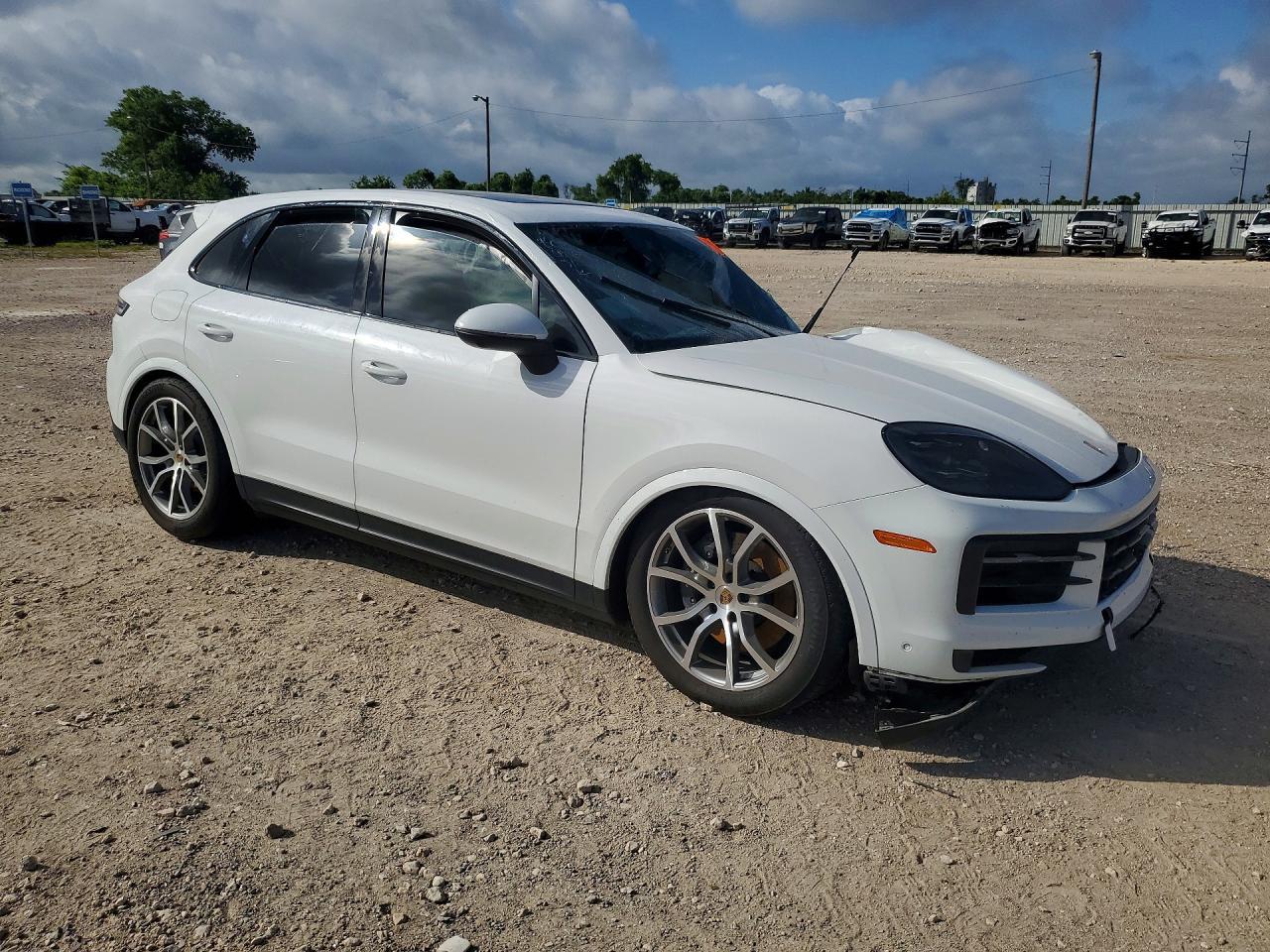 2024 Porsche Cayenne - Image 4