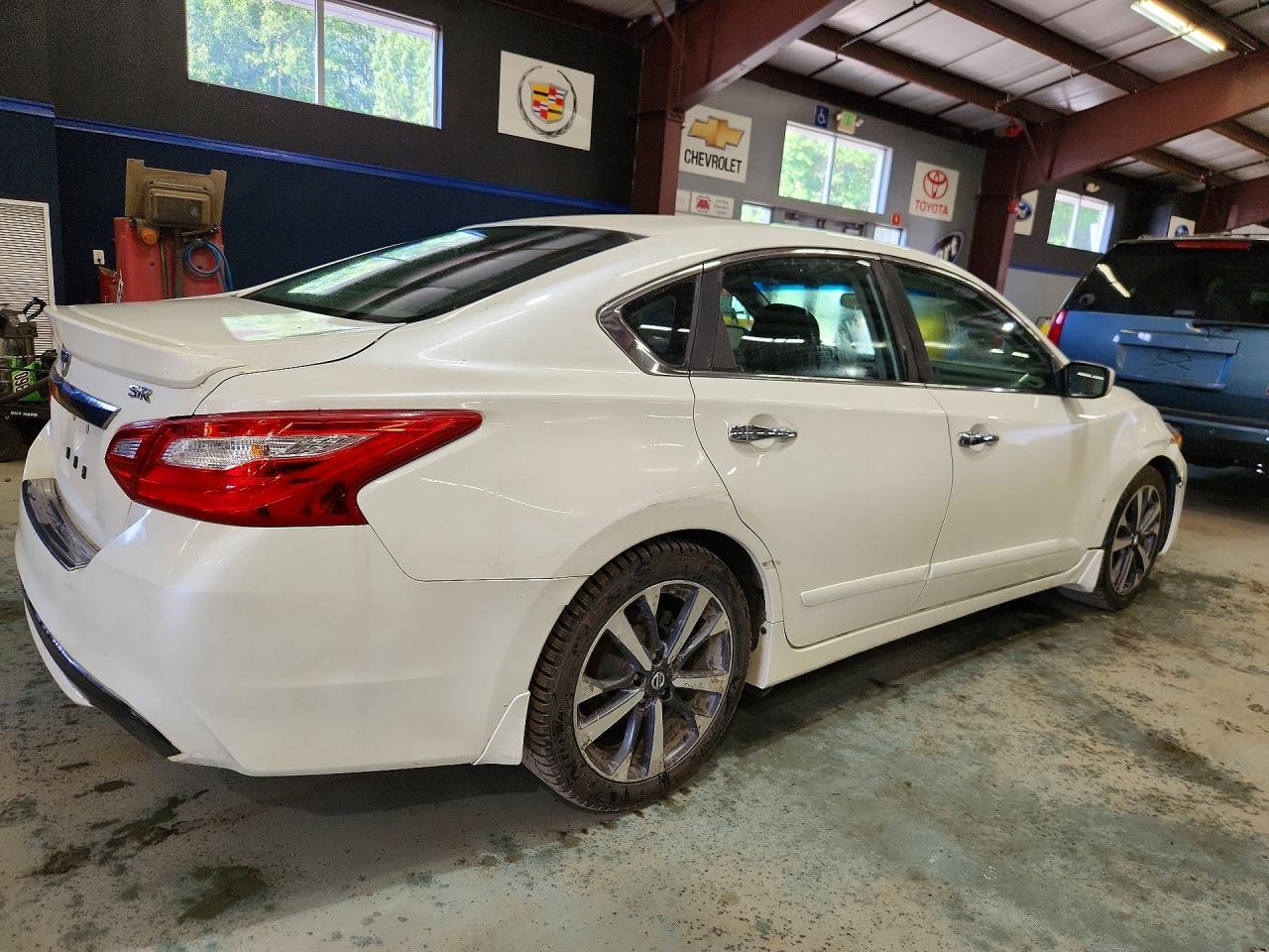 2016 Nissan Altima 2.5 Sr - Image 3