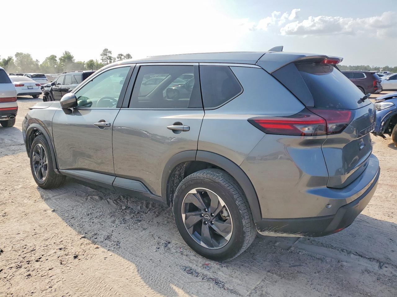 2024 Nissan Rogue Sv - Image 2