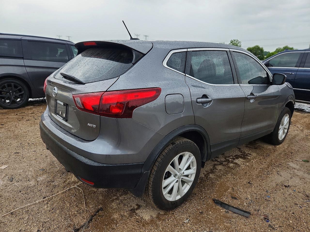 2017 Nissan Rogue Sport S - Фото 3