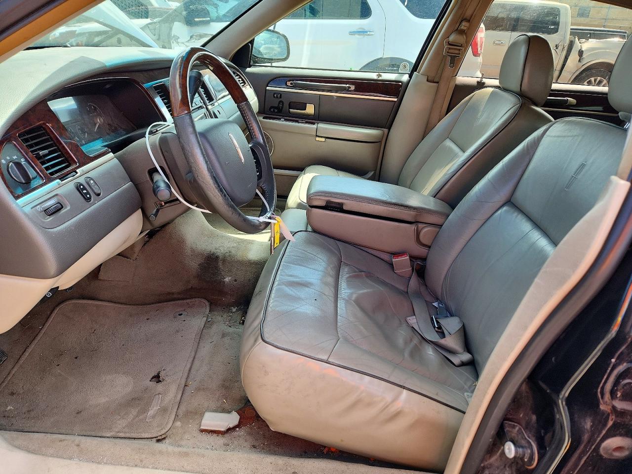 2006 Lincoln Town Car Designer - Фото 7