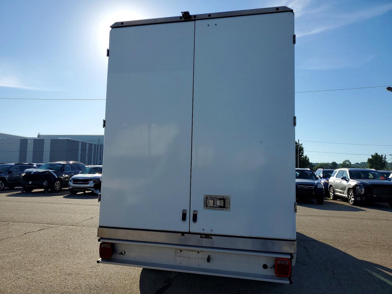 2020 Ford Transit Delivery Truck - Фото 6