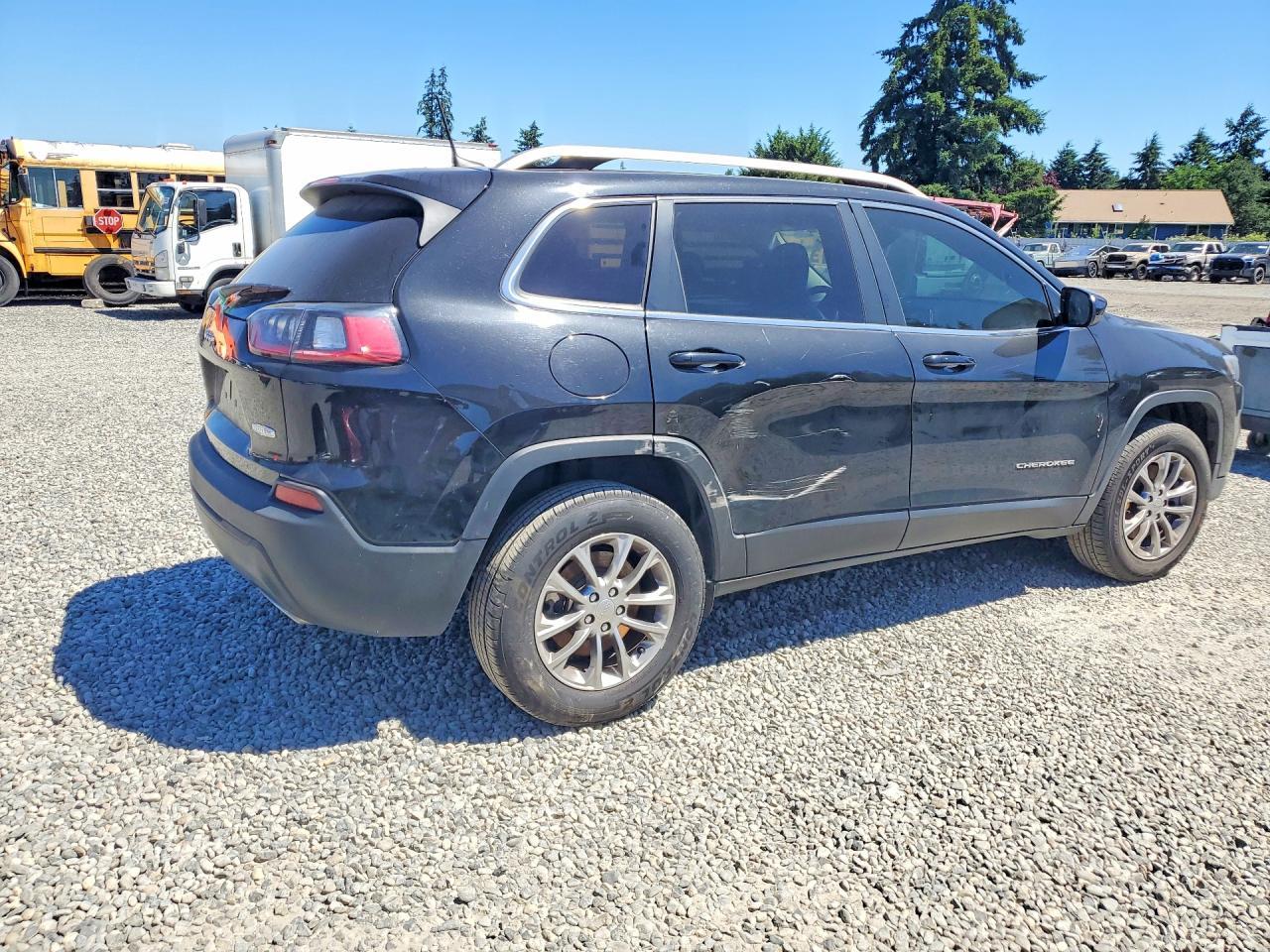 2019 Jeep Cherokee Latitude Plus - Image 3